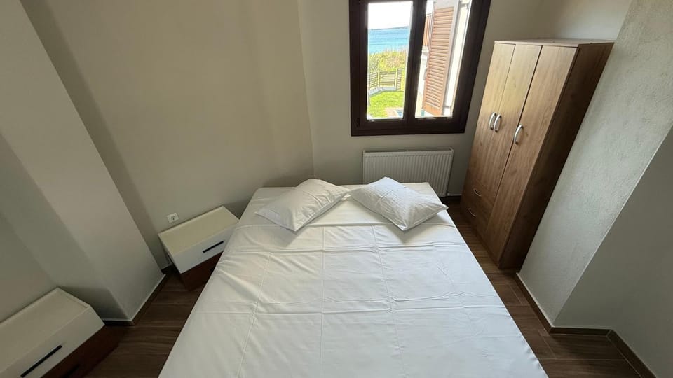 Bed, Photo of the whole room, Bedroom, wardrobe