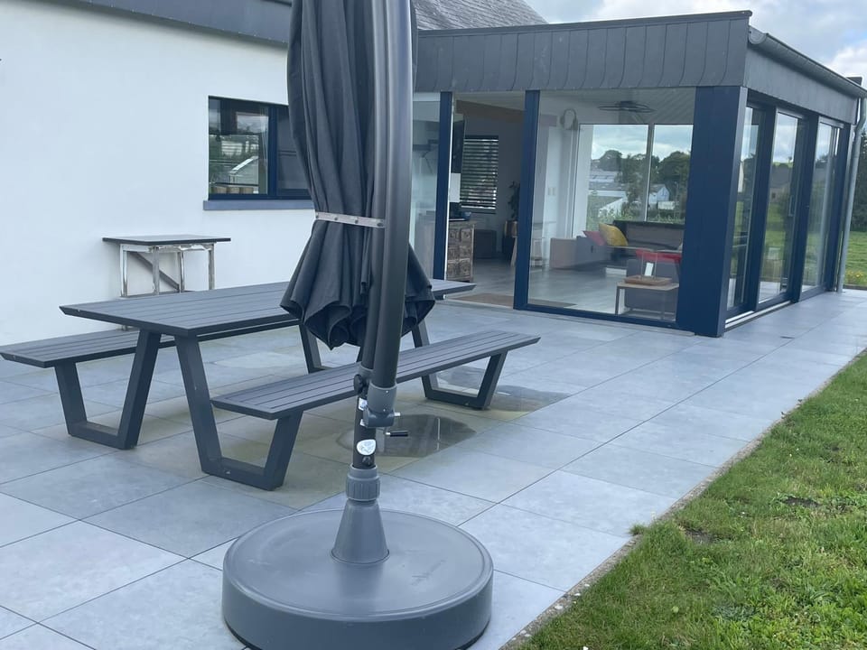 Property building, Patio, Day, Garden, Balcony/Terrace, Garden view