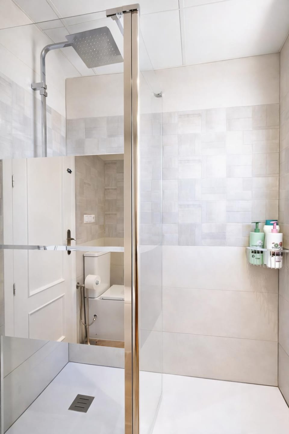 Shower, Toilet, Bathroom, towels