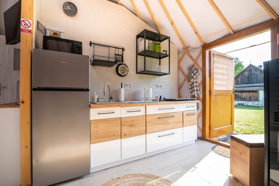 Jurty Mongolskie Susiec Luxury tent in Lviv Oblast