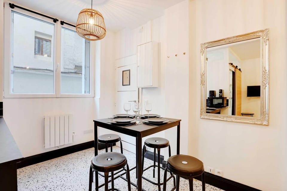 Property building, Facade/entrance, Dining area