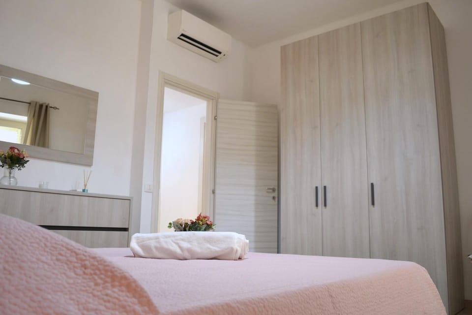 Bed, Photo of the whole room, Bedroom, heating, internet, towels, wardrobe, air conditioner