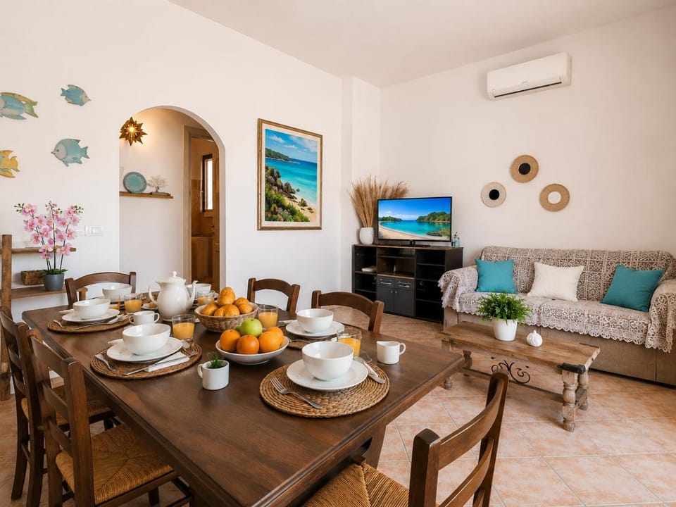 Living room, Dining area