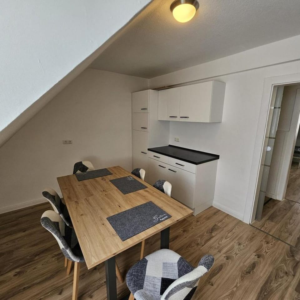 Kitchen or kitchenette, Dining area, stove