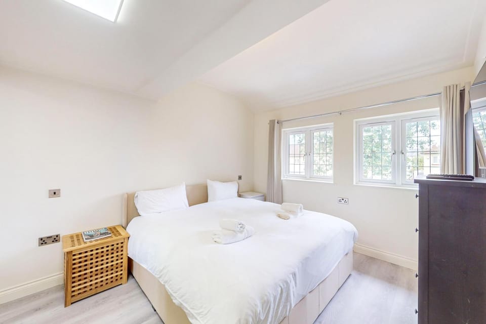 Bright 2Bed with Free Parking -25 min to City Center House in London