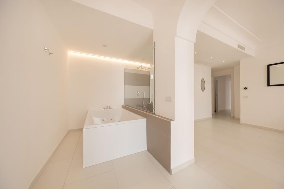 Bathroom, Bath, towels
