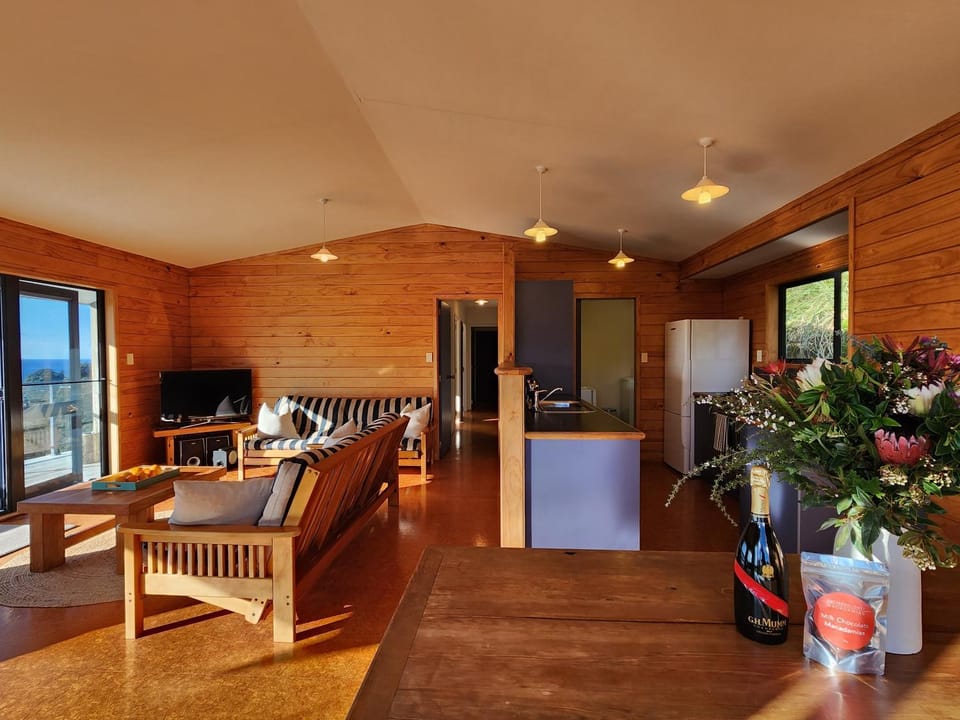 Living room, Dining area, pet friendly
