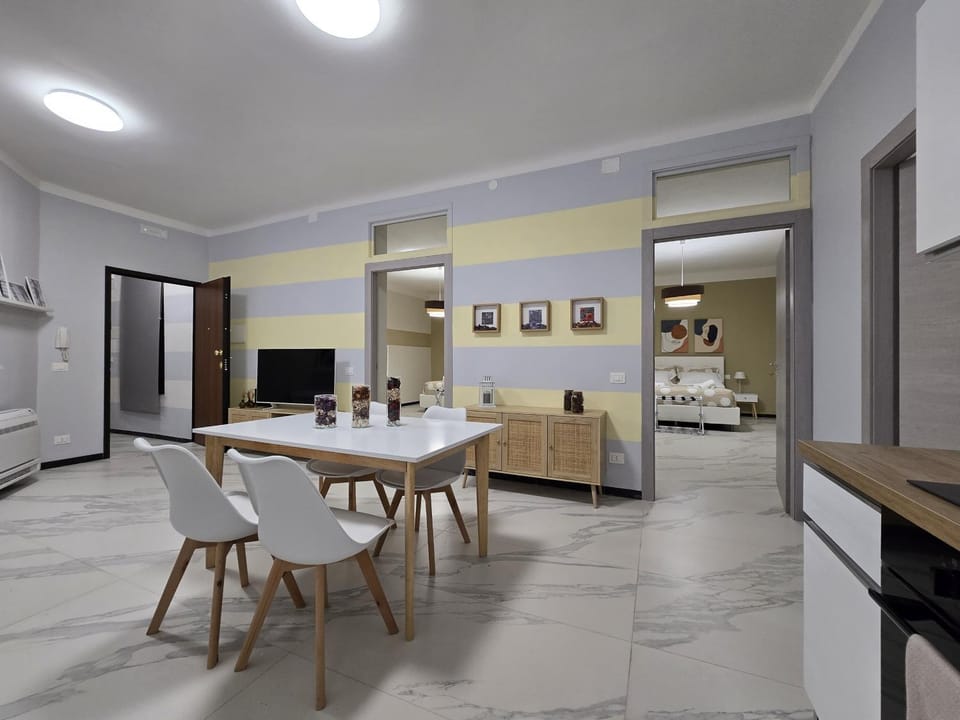 TV and multimedia, Kitchen or kitchenette, Living room, Seating area, Dining area, oven