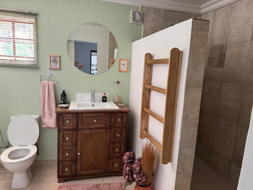 Rose Thatch Cottage Apartment in KwaZulu-Natal
