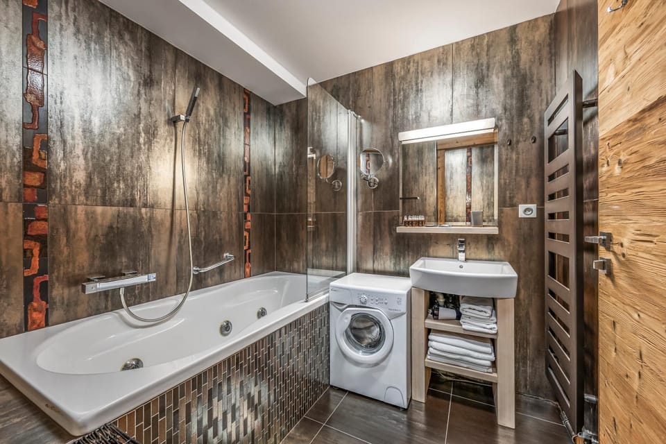 Bathroom, Bath, washing machine