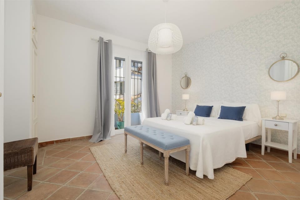 Bed, Bathroom, Balcony/Terrace, Photo of the whole room, Bedroom, towels, air conditioner