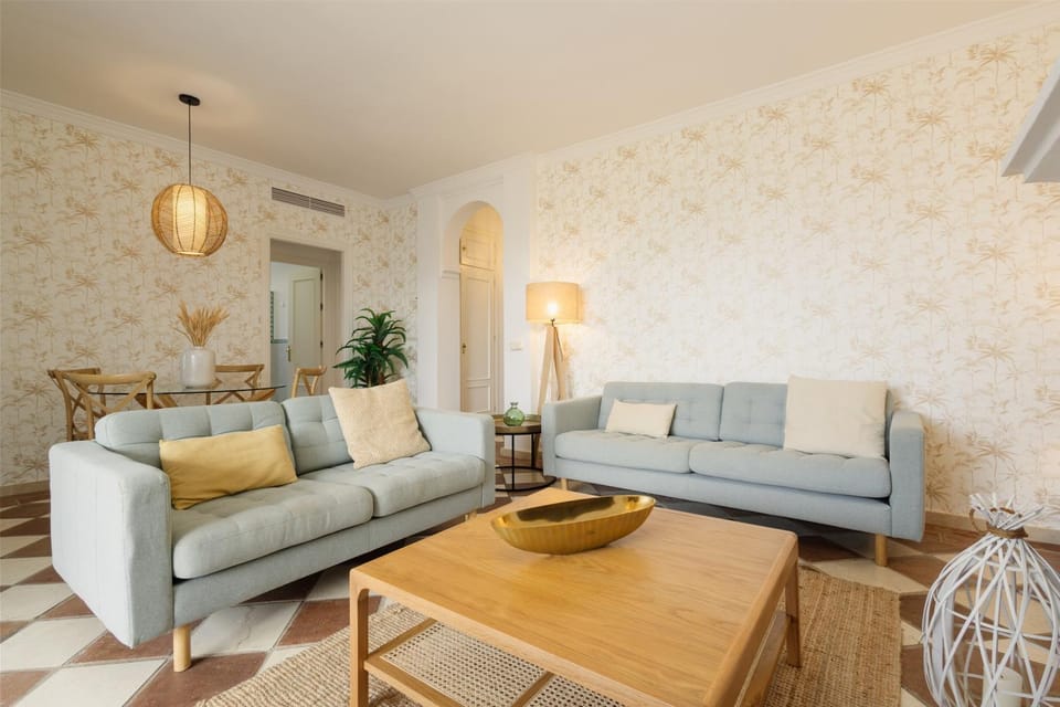 TV and multimedia, Living room, Seating area, Dining area, Garden view, fireplace, air conditioner