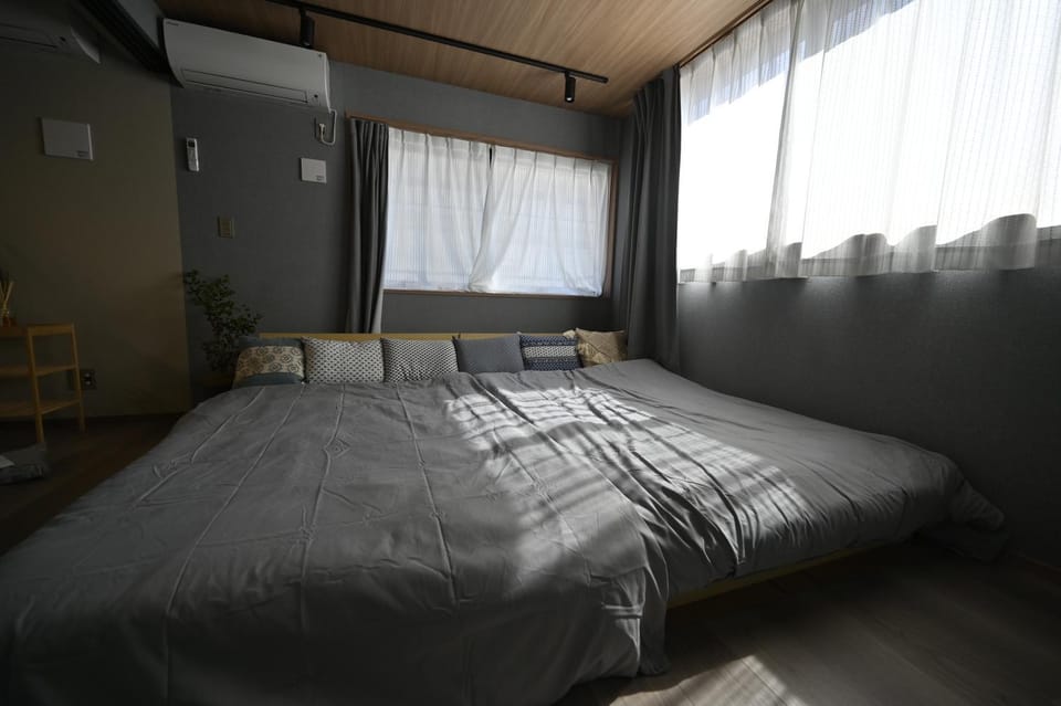 Bed, Photo of the whole room, Bedroom