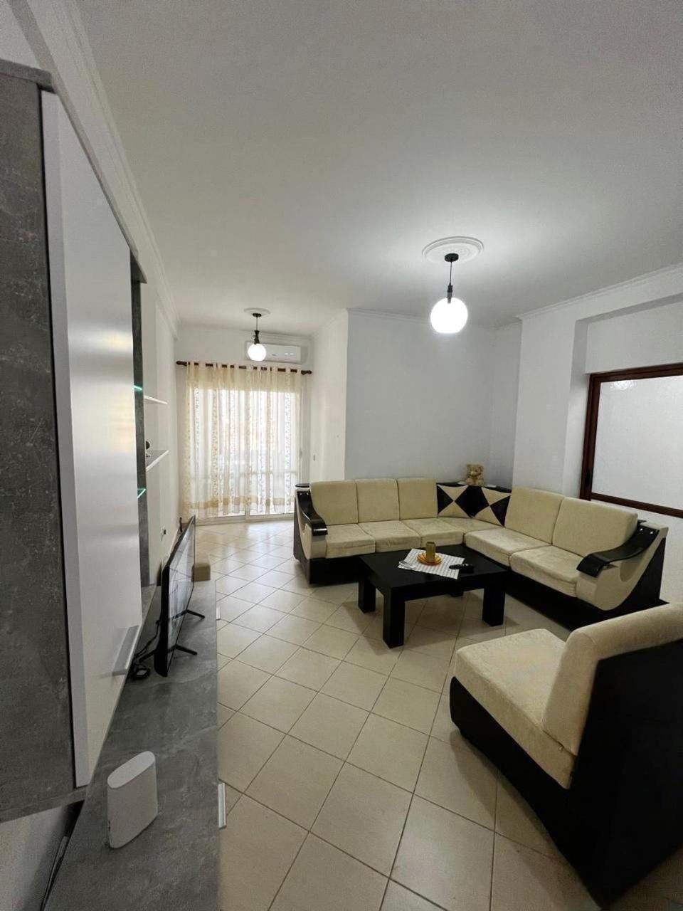 TV and multimedia, Living room, Photo of the whole room, Seating area, air conditioner