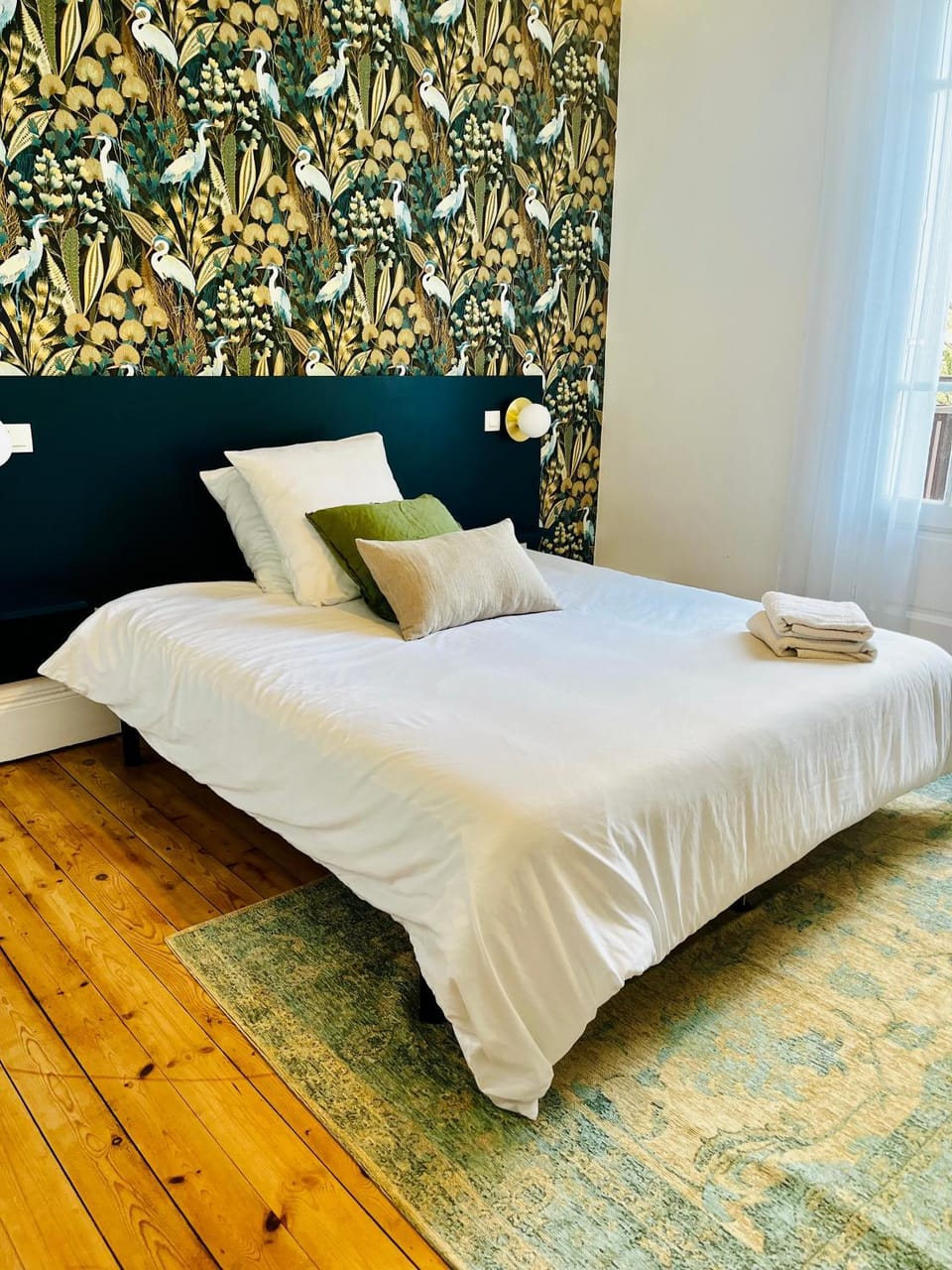 Bed, Photo of the whole room, Bedroom, towels