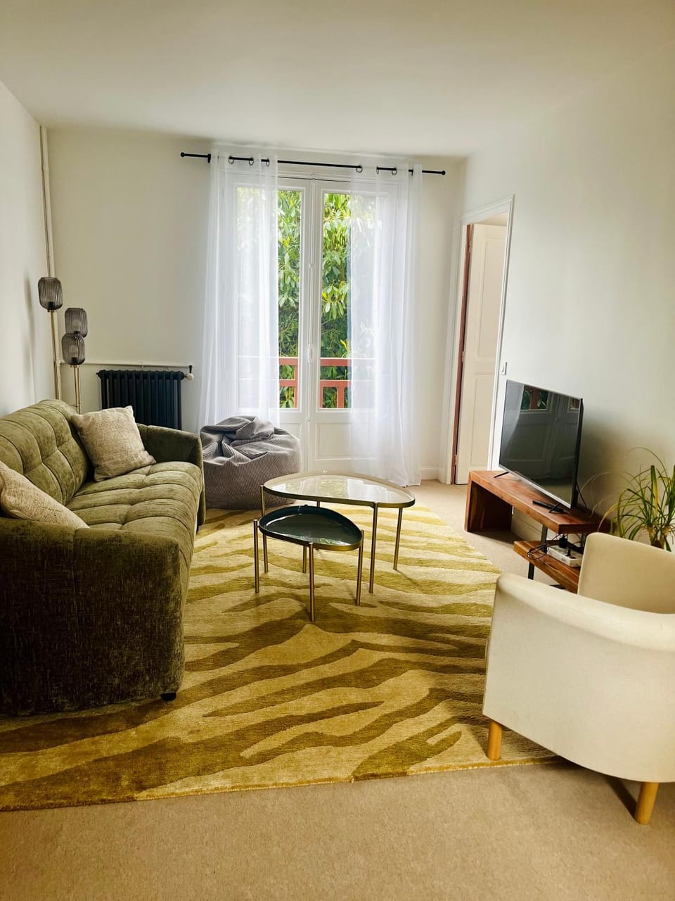 TV and multimedia, Living room, Seating area