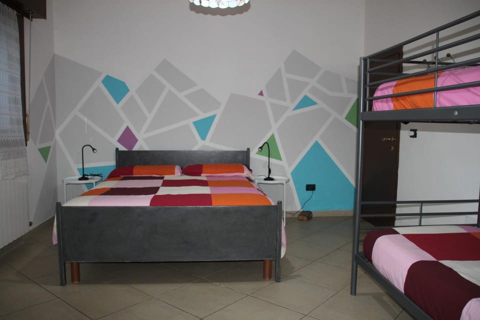 Bedroom, bunk bed