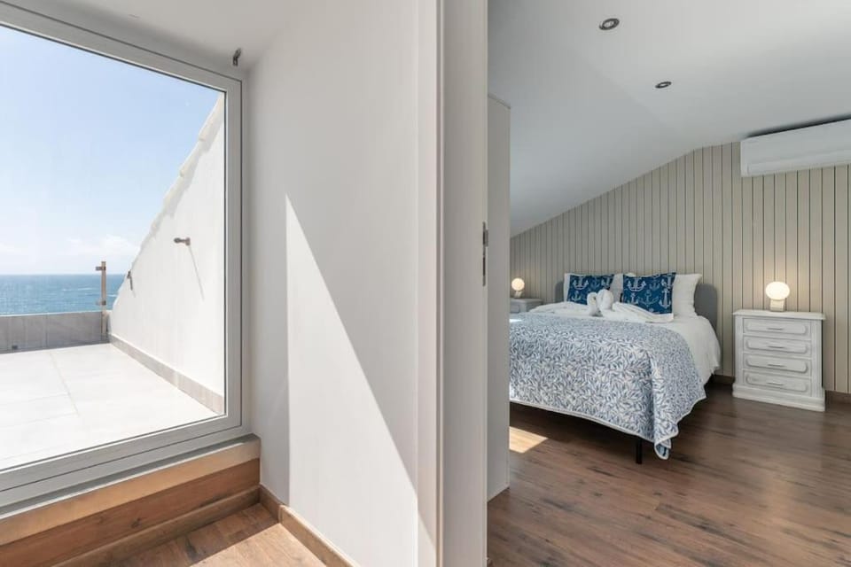 View (from property/room), Balcony/Terrace, Bedroom, Sea view