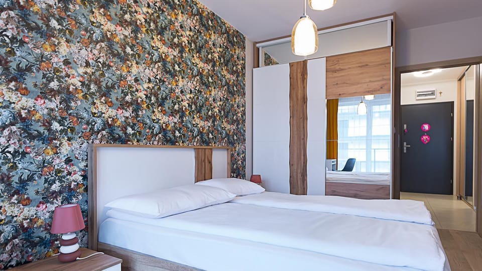 Bed, Photo of the whole room, Bedroom, internet, wardrobe, air conditioner