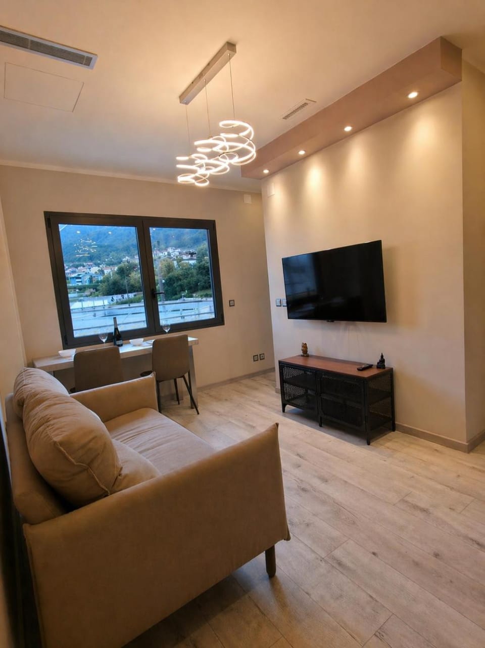 TV and multimedia, Living room, Evening entertainment