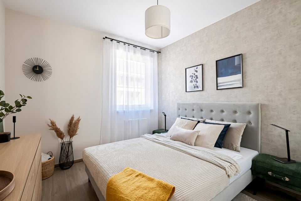 Bed, Photo of the whole room, Bedroom