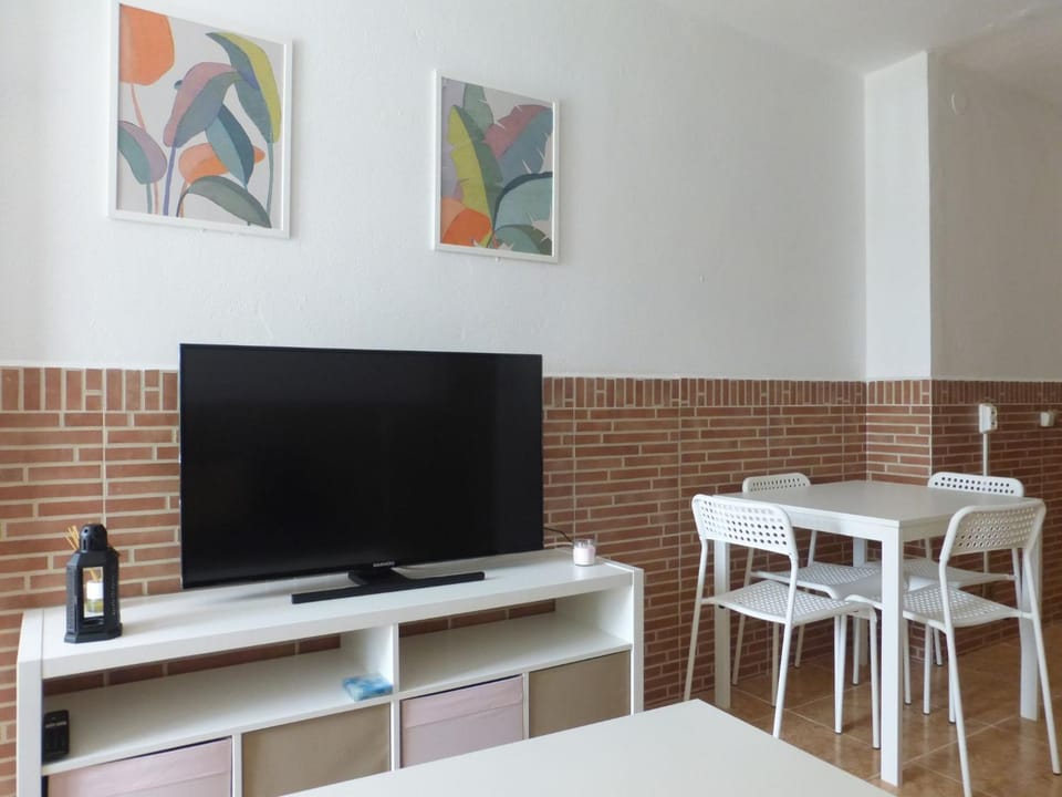 Restaurant/places to eat, TV and multimedia, Seating area, Dining area