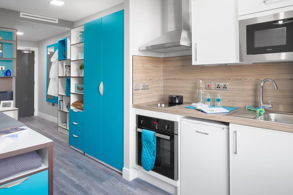 Kitchen or kitchenette, oven, stove