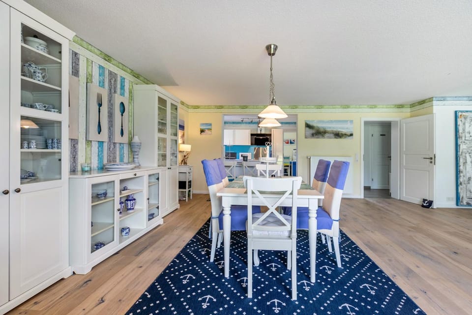 Property building, Kitchen or kitchenette, Living room