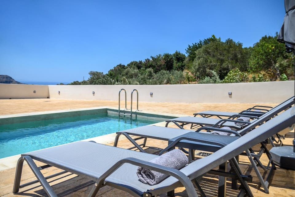 Day, Pool view, Swimming pool, sunbed