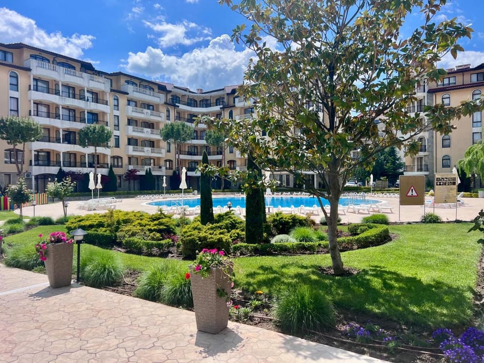Property building, Swimming pool