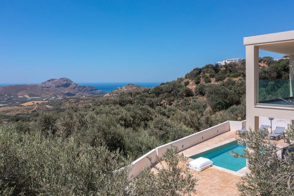 Day, Natural landscape, View (from property/room), Mountain view, Sea view, Swimming pool