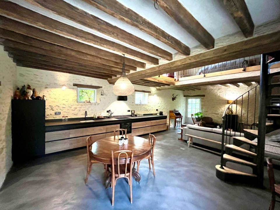 Seating area, Dining area, kitchen