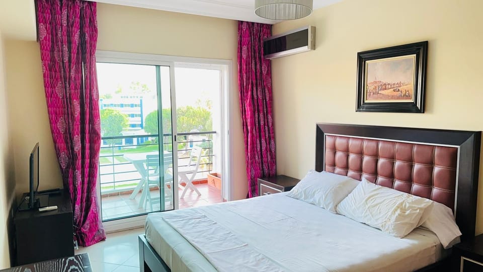 Communal lounge/ TV room, Bed, TV and multimedia, Photo of the whole room, Bedroom
