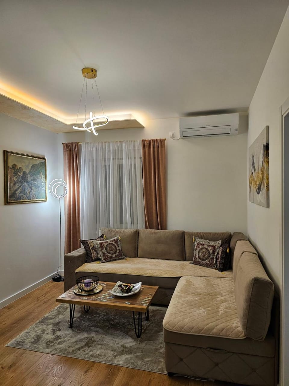 TV and multimedia, Living room, Seating area, air conditioner
