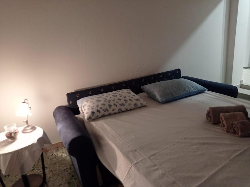 Bed, Living room