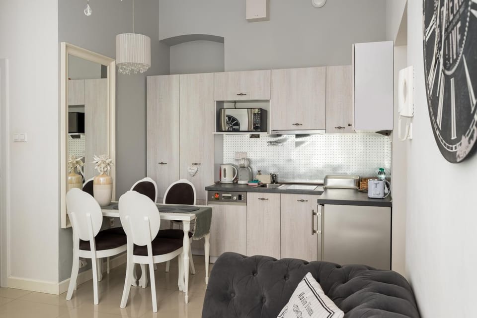 Kitchen or kitchenette, Living room, Seating area, Dining area, oven, stove