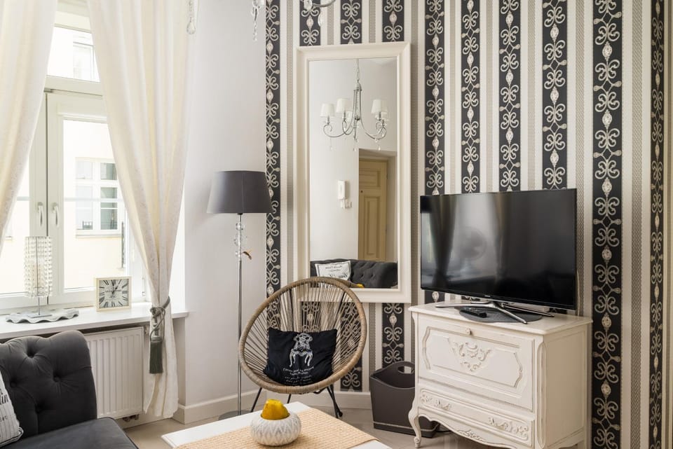 Communal lounge/ TV room, TV and multimedia, Living room, Seating area, Evening entertainment