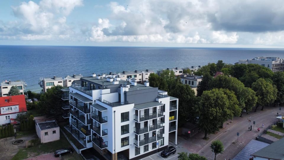 Property building, Day, Neighbourhood, Natural landscape, Bird's eye view, City view, Sea view, Street view, Location