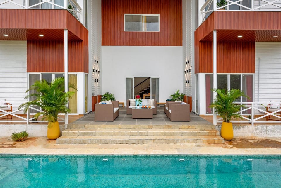 Seating area, Pool view