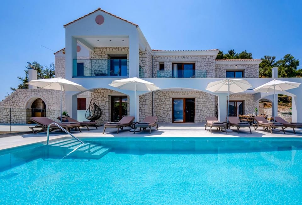 Swimming pool, sunbed