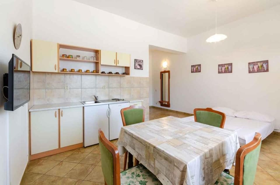 Coffee/tea facilities, Dining area