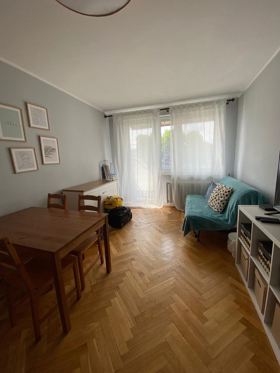 Bed, Living room, Photo of the whole room