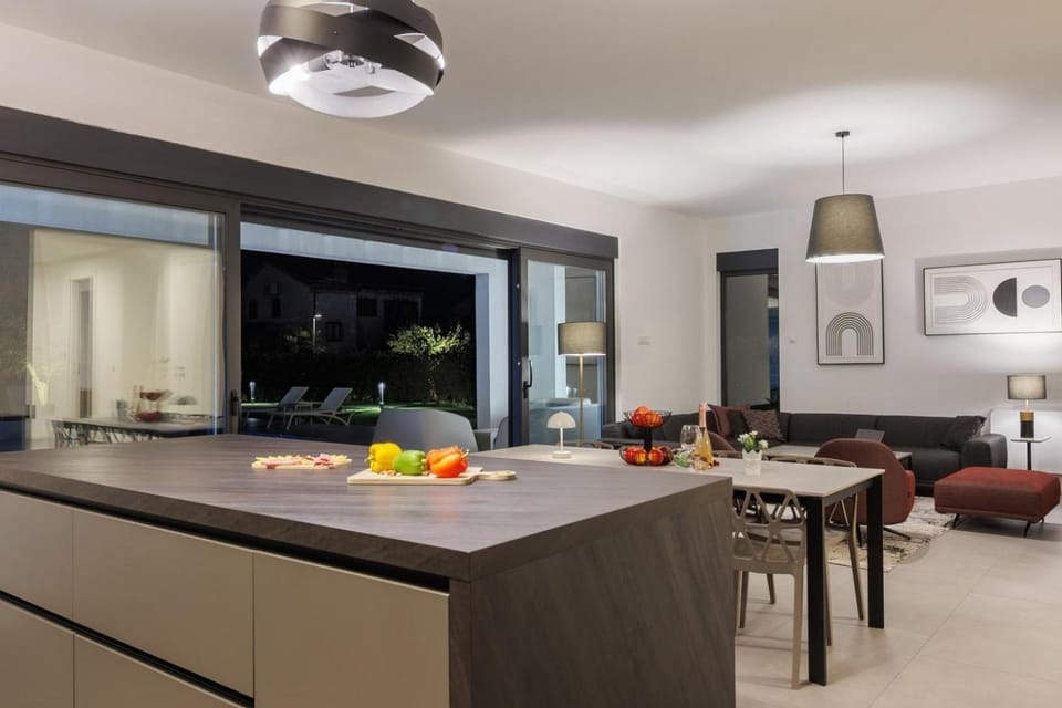 New! Luxury Villa Montira - 50 m2 heated pool Villa in Vodnjan