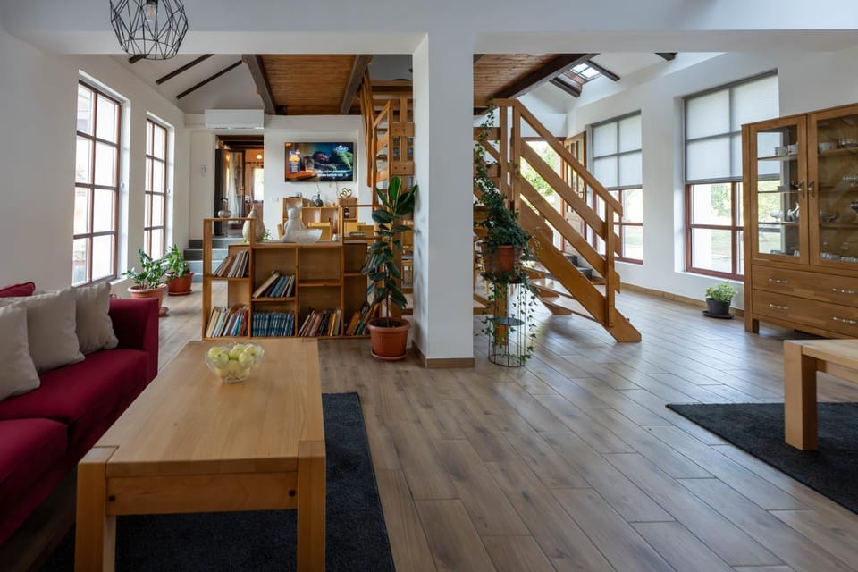 Communal lounge/ TV room, TV and multimedia, Living room, Seating area, Evening entertainment