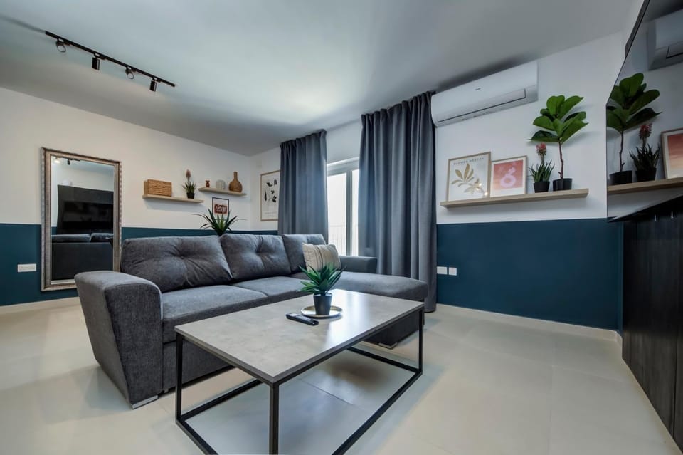 Communal lounge/ TV room, TV and multimedia, Kitchen or kitchenette, Living room, Seating area, Evening entertainment