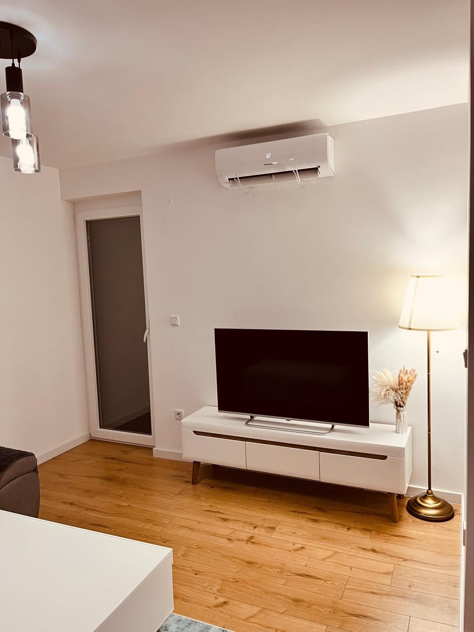TV and multimedia, air conditioner