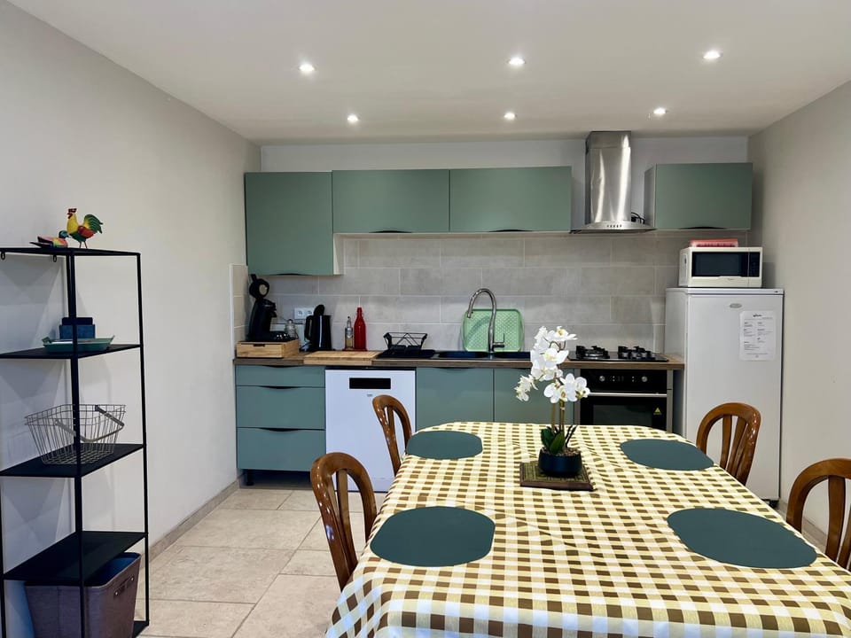 dishwasher, oven, stove, kitchen