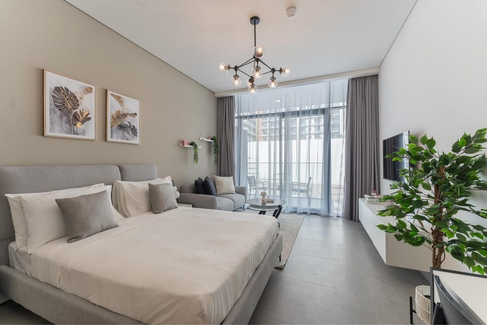 Bed, TV and multimedia, Living room, Photo of the whole room, Seating area, Bedroom