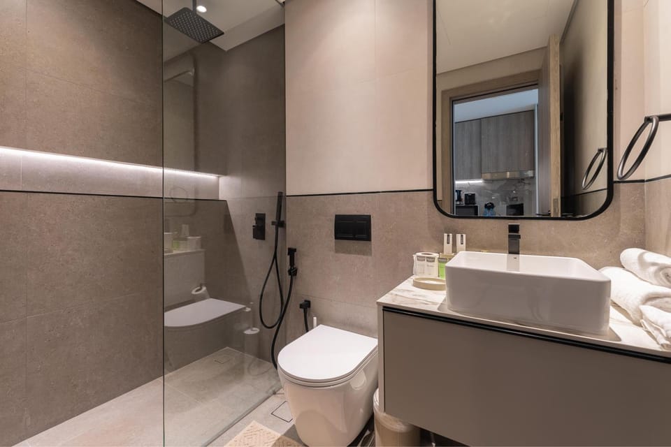 Shower, Toilet, Bathroom, bidet, towels