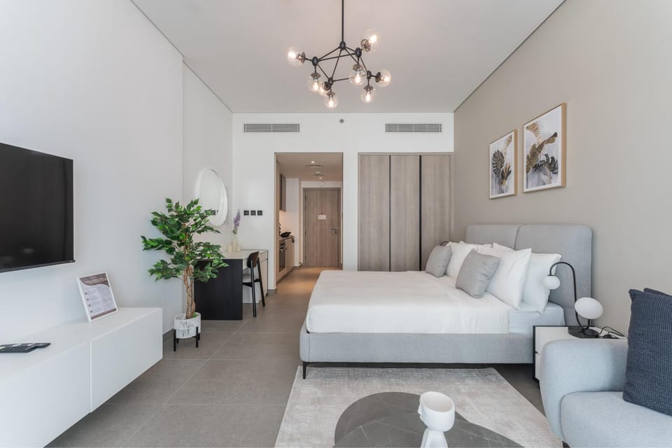 Bed, TV and multimedia, Living room, Photo of the whole room, Seating area, Bedroom